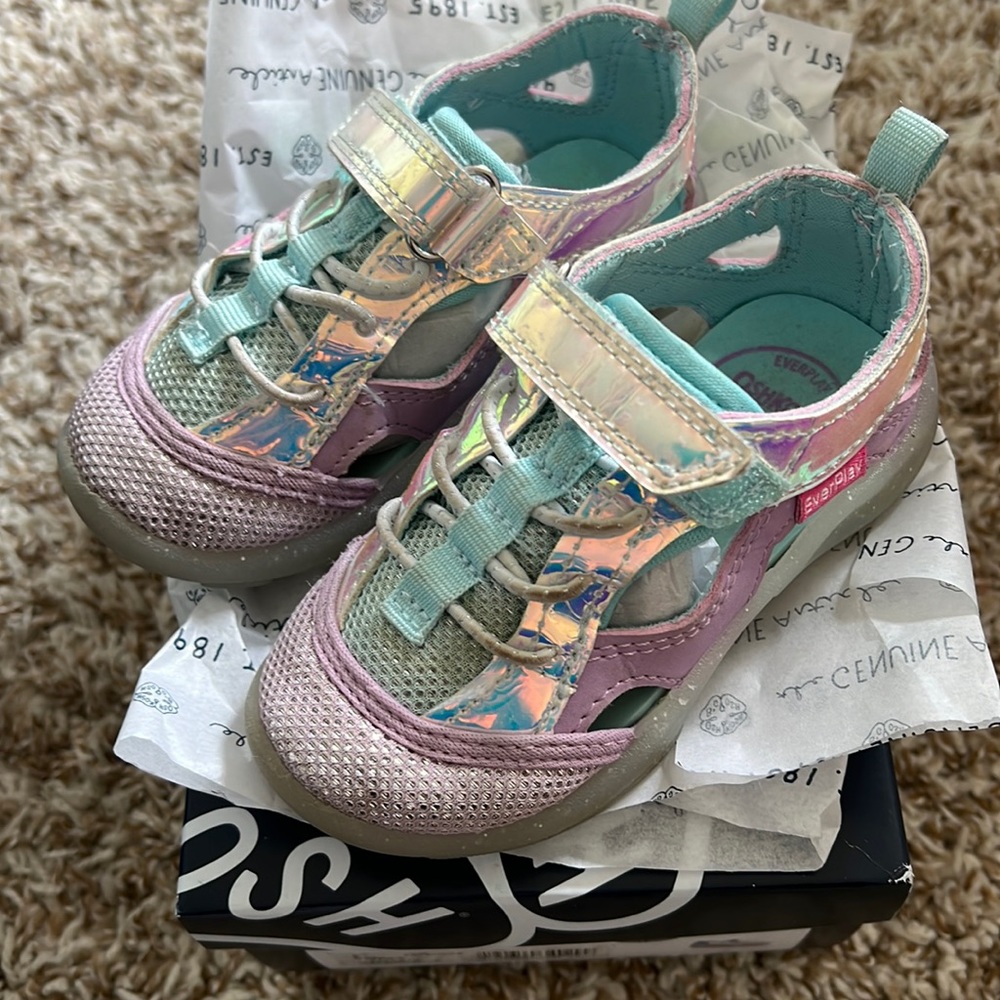Adorable Oshkosh Everplay purple and turquoise and *shiny* toddler size 6